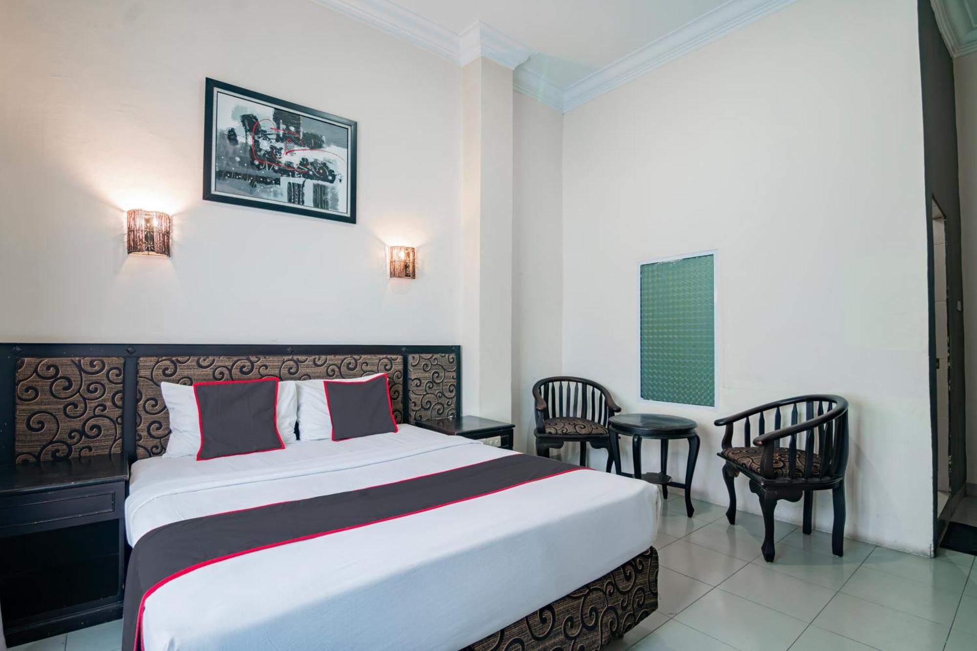 Hotel Collection O Senapelan Near Rsud Petala Bumi Formerly De Town