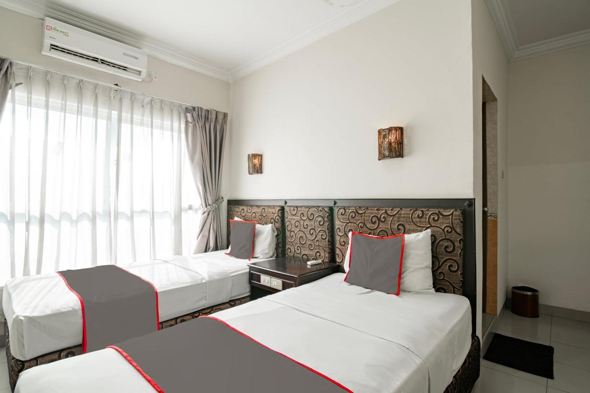 Hotel Collection O Senapelan Near Rsud Petala Bumi Formerly De Town 4*