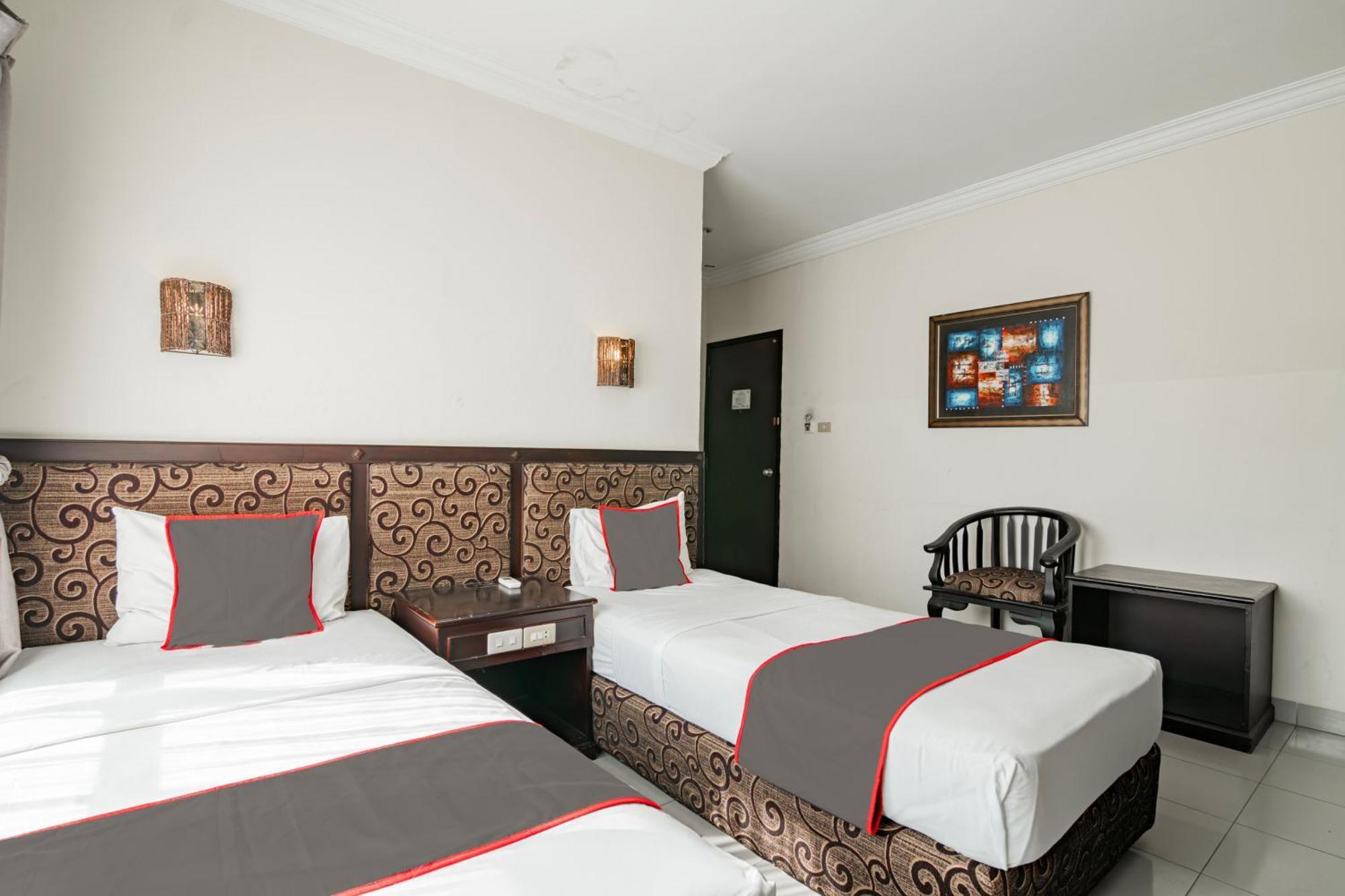 Hotel Collection O Senapelan Near Rsud Petala Bumi Formerly De Town