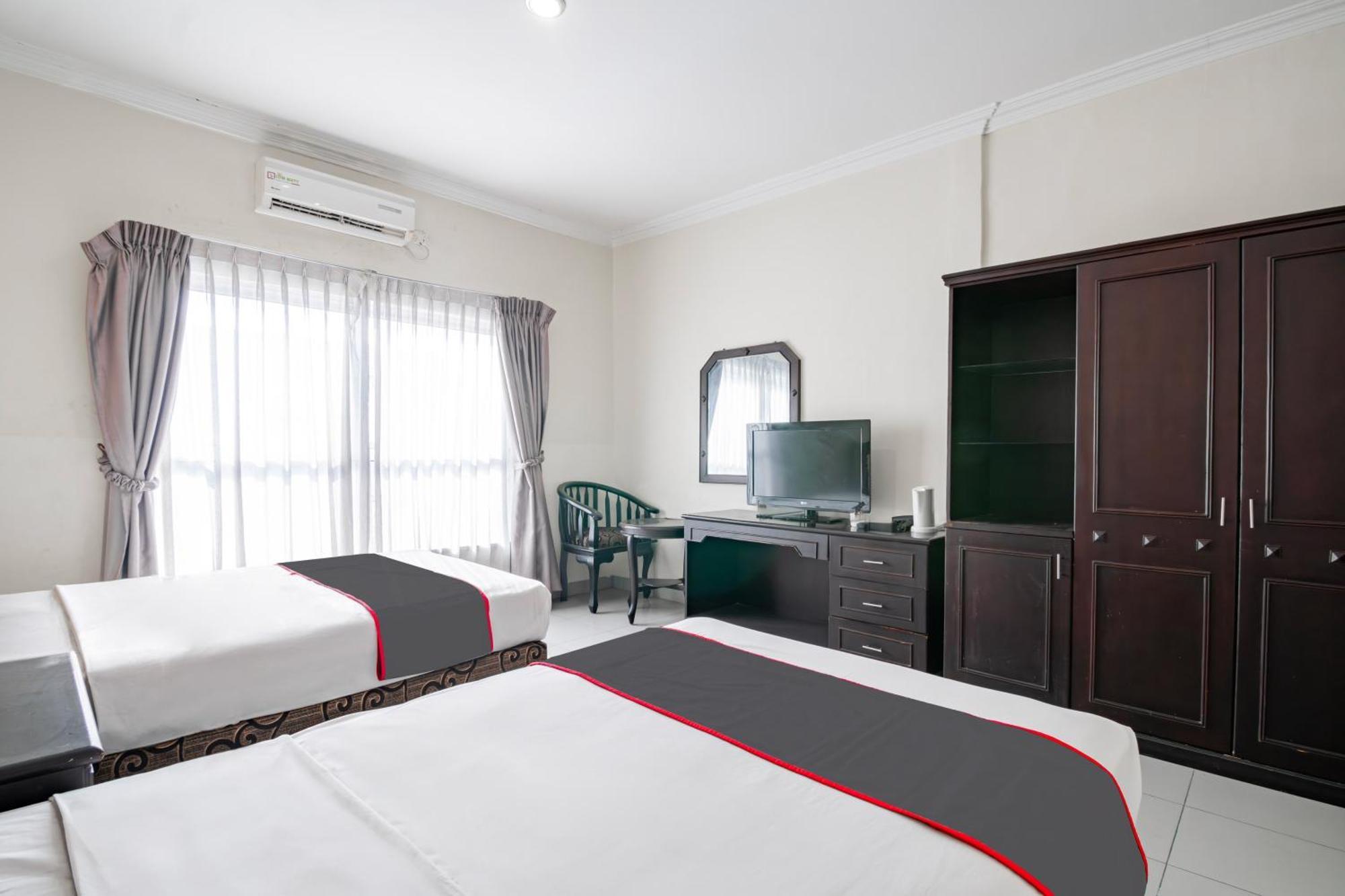 Hotel Collection O Senapelan Near Rsud Petala Bumi Formerly De Town