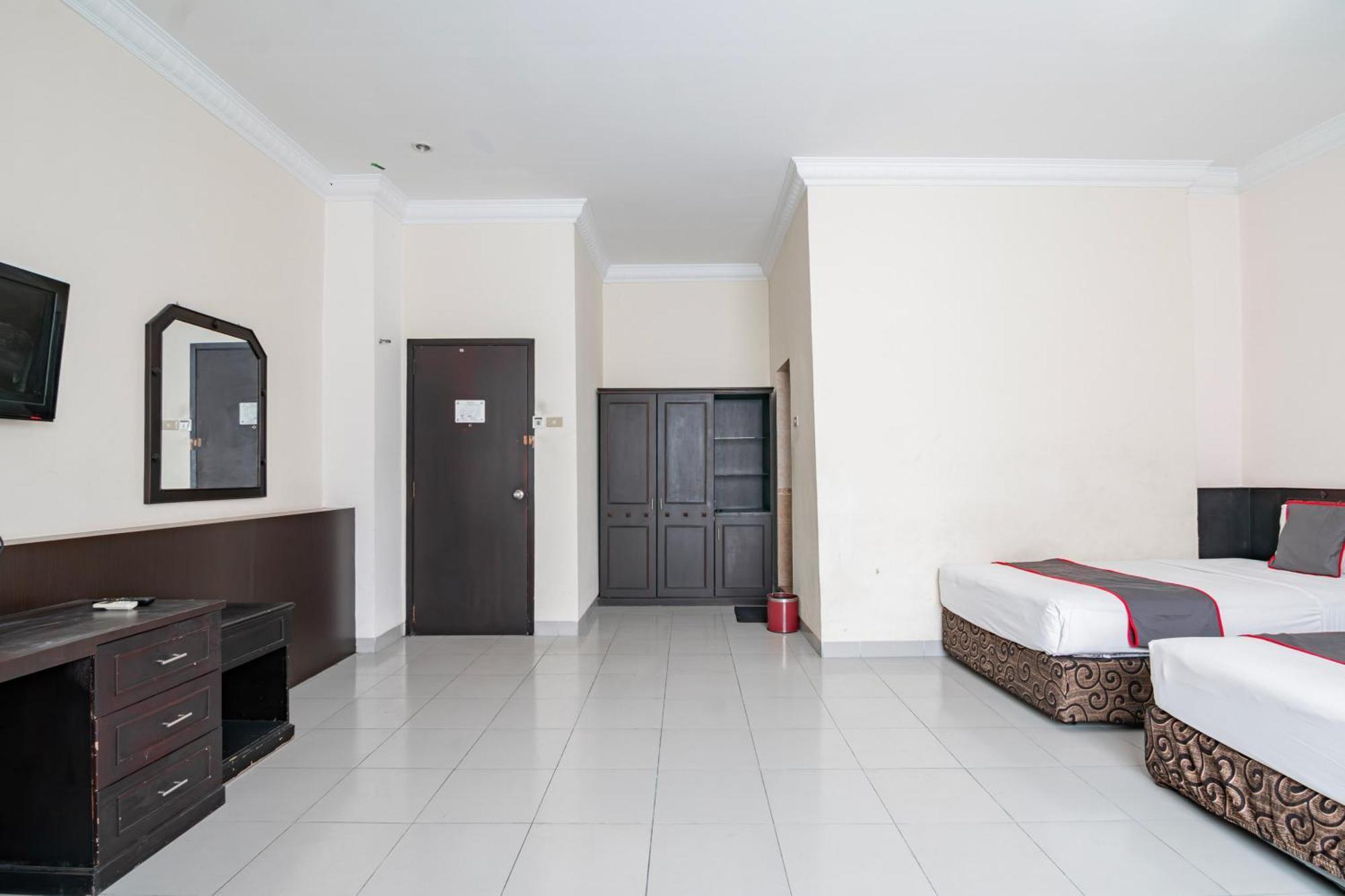 Collection O Senapelan Near Rsud Petala Bumi Formerly De Town Hotel